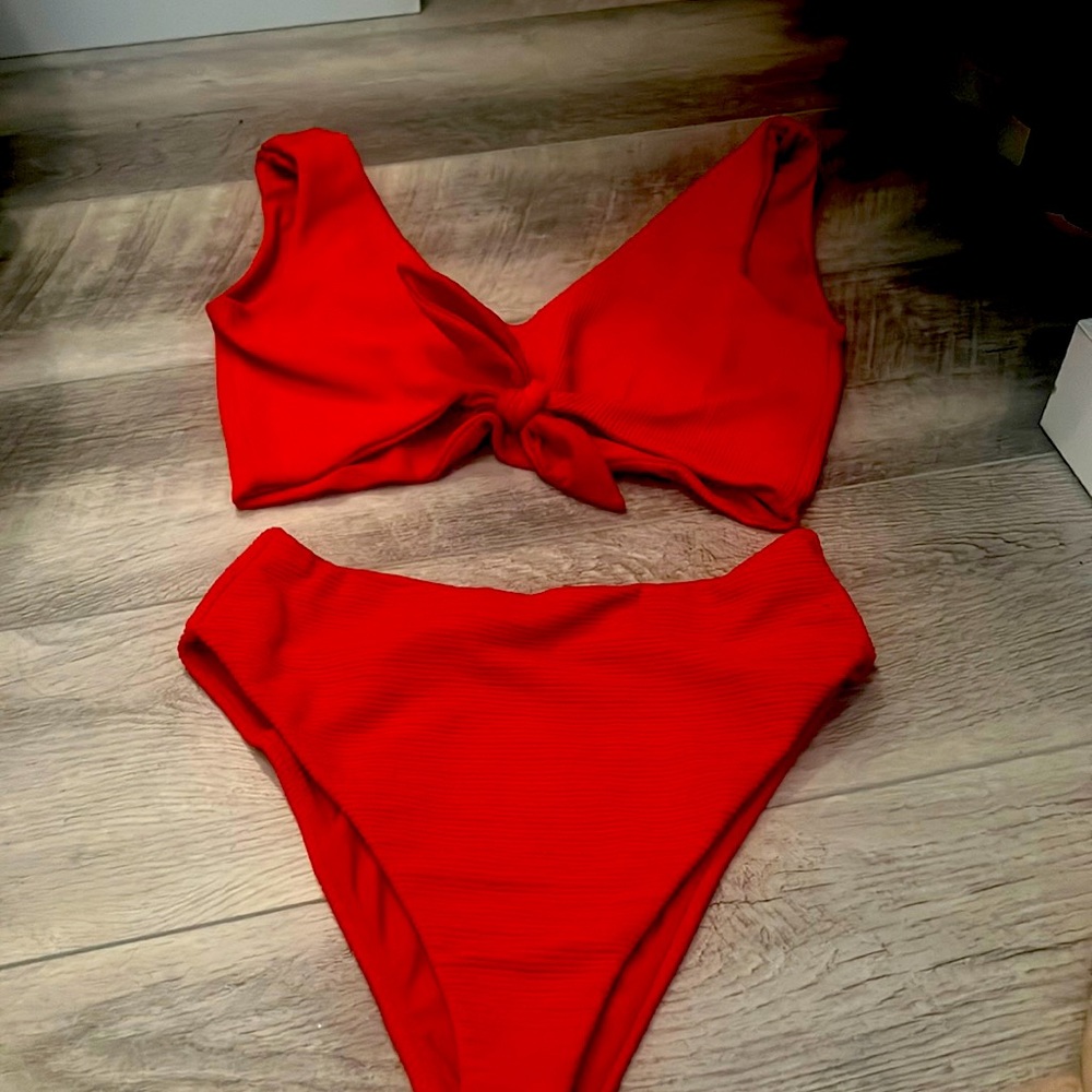 Red Montce swim set size L.